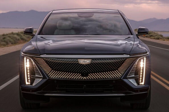 Огляд електричного люксового кросовера Cadillac Lyriq