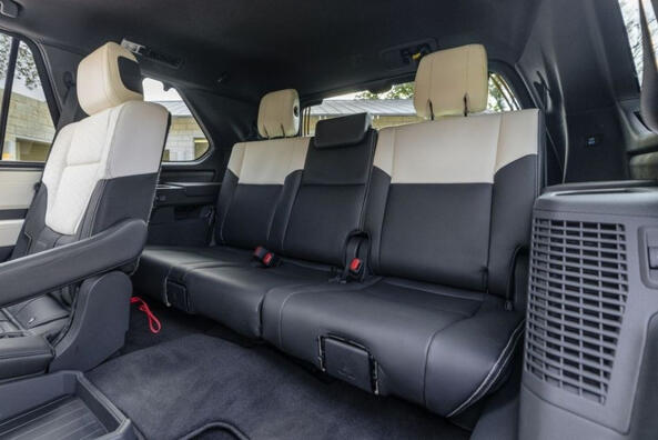 Огляд Toyota Sequoia 2022: третє покоління позашляховика Фото 7