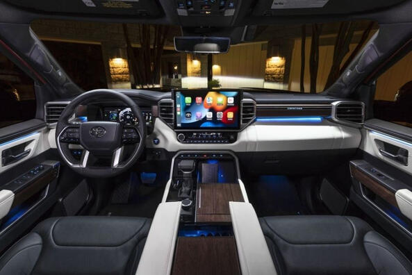 Огляд Toyota Sequoia 2022: третє покоління позашляховика Фото 5