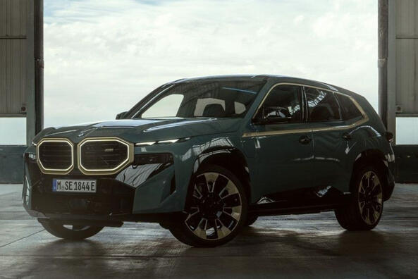 Огляд BMW XM: новий вимір спортивності Фото 2