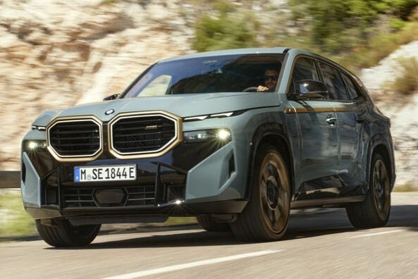 Огляд BMW XM: новий вимір спортивності Фото 3