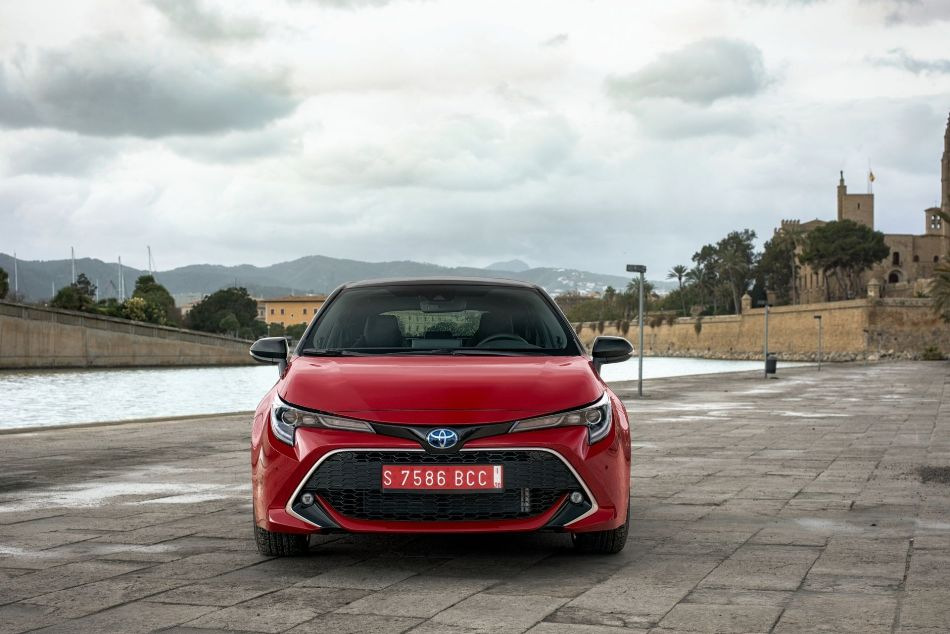 Огляд хетчбека Toyota Corolla Hatchback Hybrid