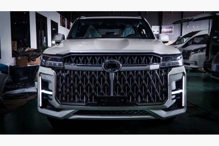 Toyota Land Cruiser 300 2021- рр. Комплект обвісів VIP Image