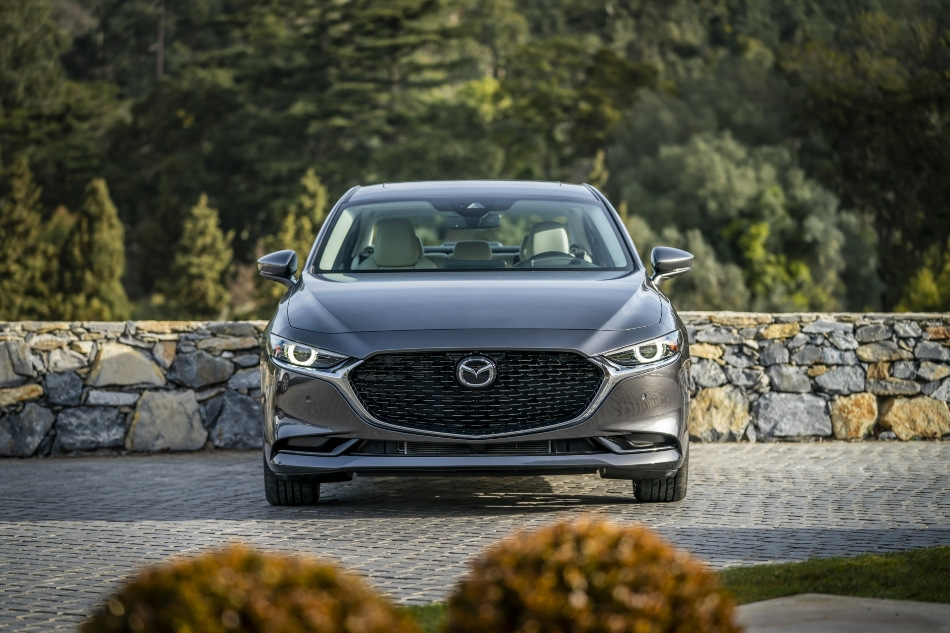 Огляд Mazda 3 Sedan IV покоління
