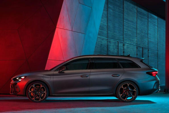 Cupra Leon Sportstourer 2024: огляд оновленого універсала Фото 3