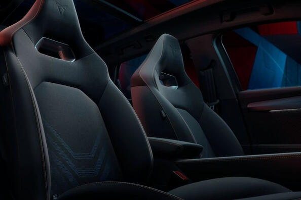 Cupra Leon Sportstourer 2024: огляд оновленого універсала Фото 6