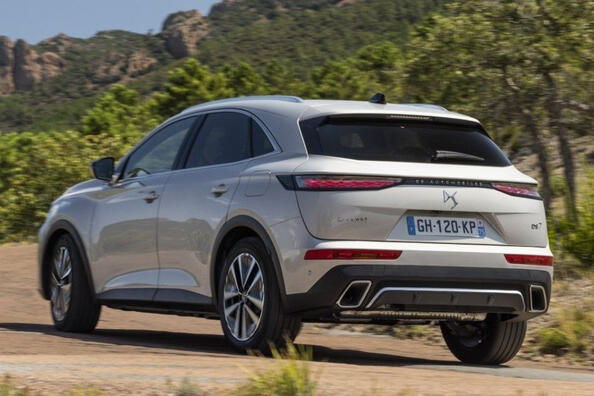 Огляд кросовера DS 7: переосмислена елегантність і технологічність Фото 2