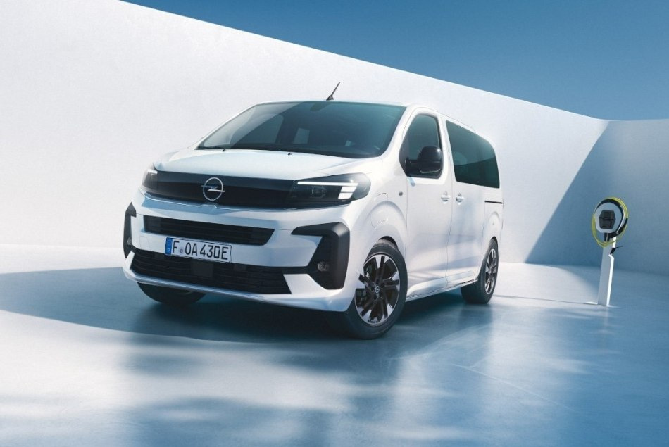 Огляд електричного мінівена Opel Zafira Electric 2024