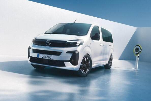 Огляд електричного мінівена Opel Zafira Electric 2024 Фото 1