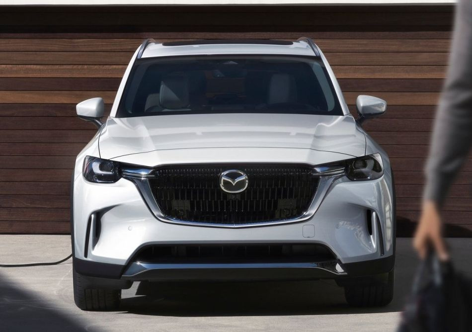 Огляд повнорозмірного флагманського кросовера Mazda CX-90