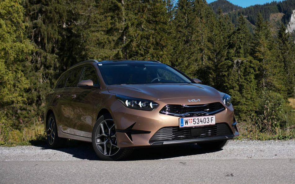 Огляд KIA Ceed SW: елегантний універсал з оновленим дизайном