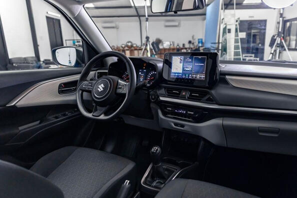 Огляд Suzuki Swift сьомого покоління 2024 модельного року Фото 5