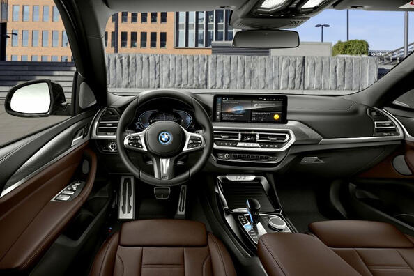 BMW iX3 2021: детальний огляд оновленого електричного кросовера Фото 5