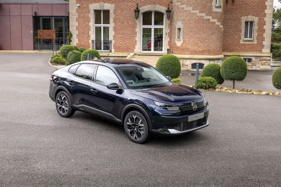 Огляд Citroen C4 X 2024: оновлений крос-седан