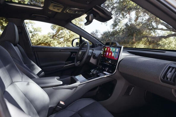 Огляд Toyota bZ4X: новий погляд на електромобільність Фото 6