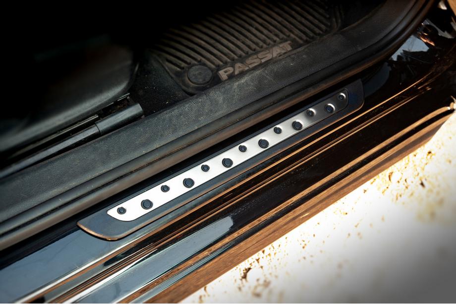 Volkswagen Passat B6 2006-2012 рр. Накладки на пороги (Dotline, 4 шт., нерж) Image