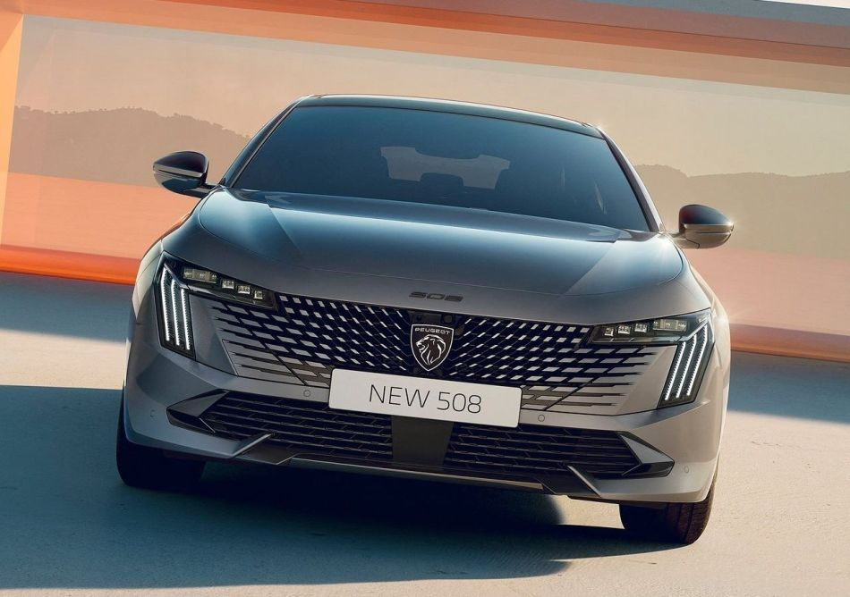Оновлений Peugeot 508 2023: стильний французький седан