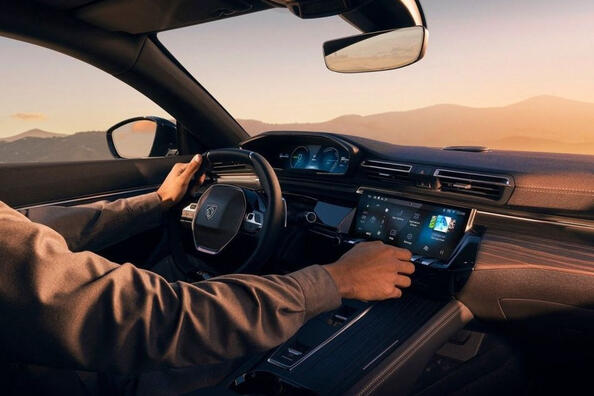 Оновлений Peugeot 508 2023: стильний французький седан Фото 5