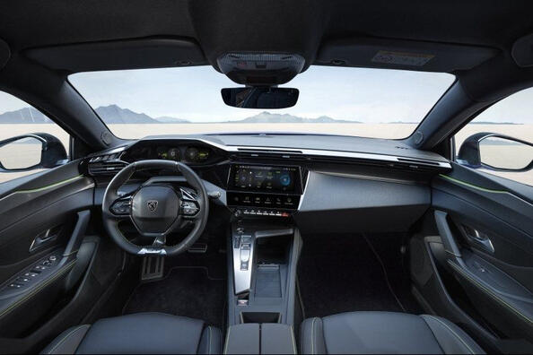 Огляд Peugeot 408: стильний і технологічний фастбек Фото 5