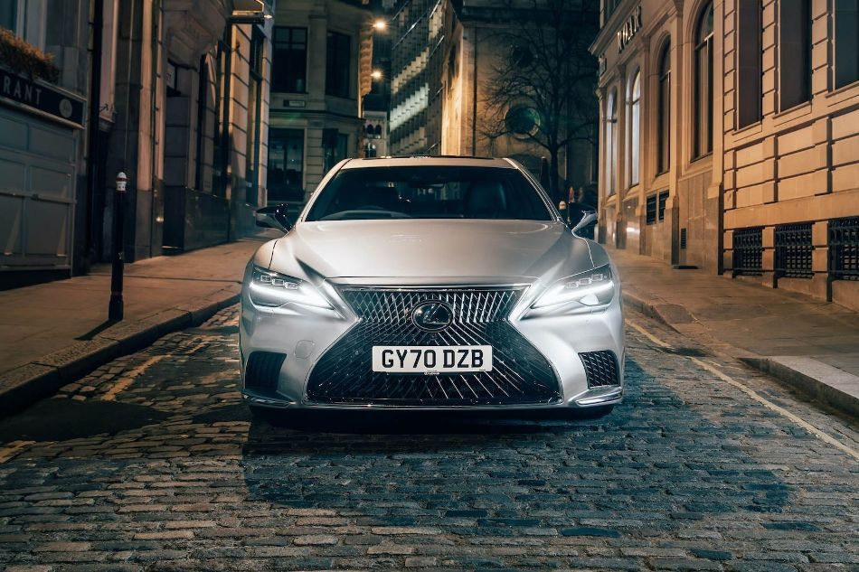 Огляд рестайлінгу п'ятого покоління Lexus LS