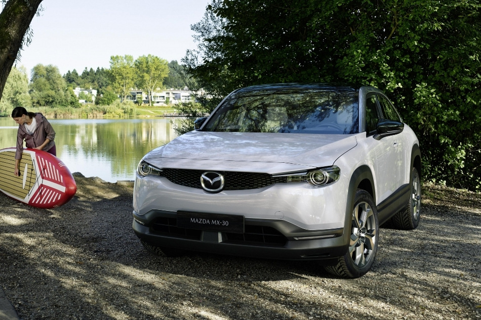 Огляд Mazda MX-30: стильний та екологічний кросовер