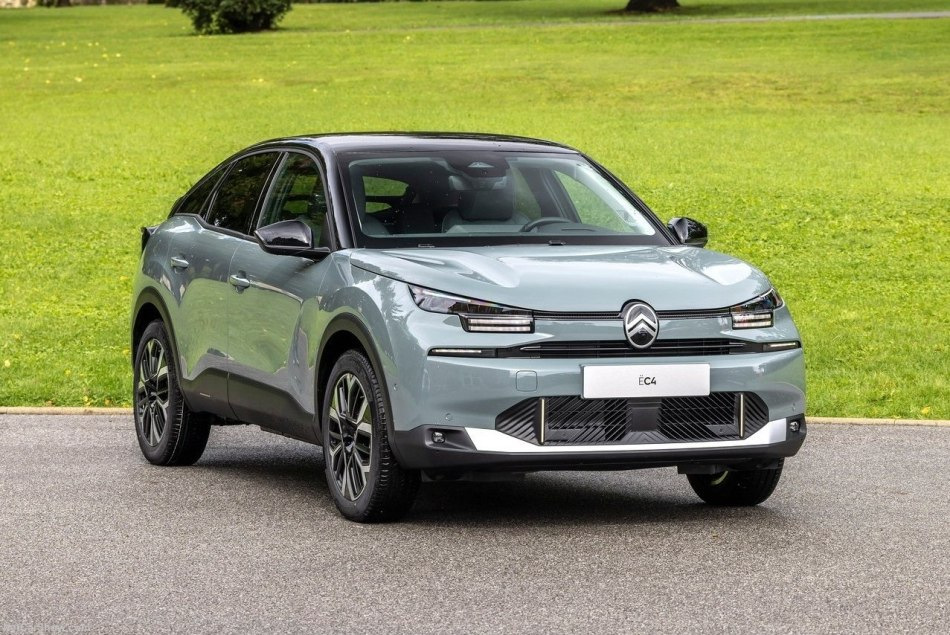 Огляд електричного хетчбека Citroen e-C4 2024