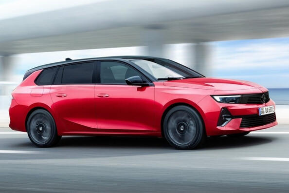 Огляд Opel Astra Sports Tourer Electric: електричний універсал із характером Фото 4