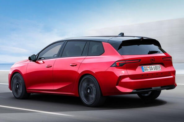 Огляд Opel Astra Sports Tourer Electric: електричний універсал із характером Фото 3