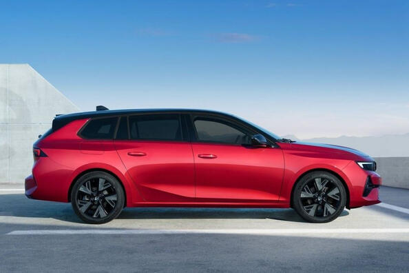 Огляд Opel Astra Sports Tourer Electric: електричний універсал із характером Фото 2