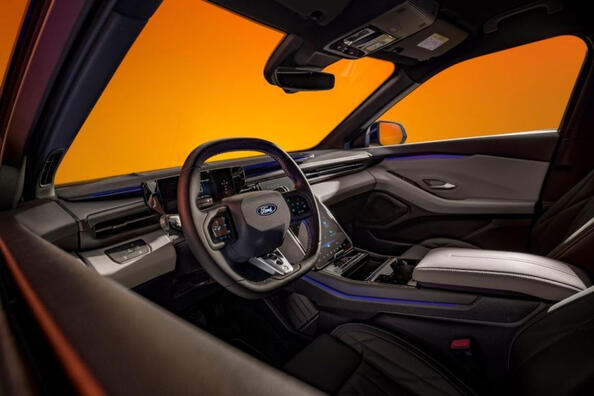 Огляд Ford Capri 2024: відродження легенди в електричному вигляді Фото 6