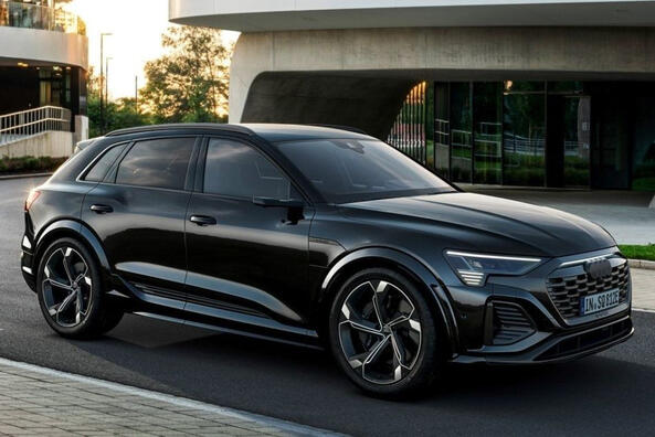 Огляд електричного спортивного кросовера Audi SQ8 e-tron Фото 3