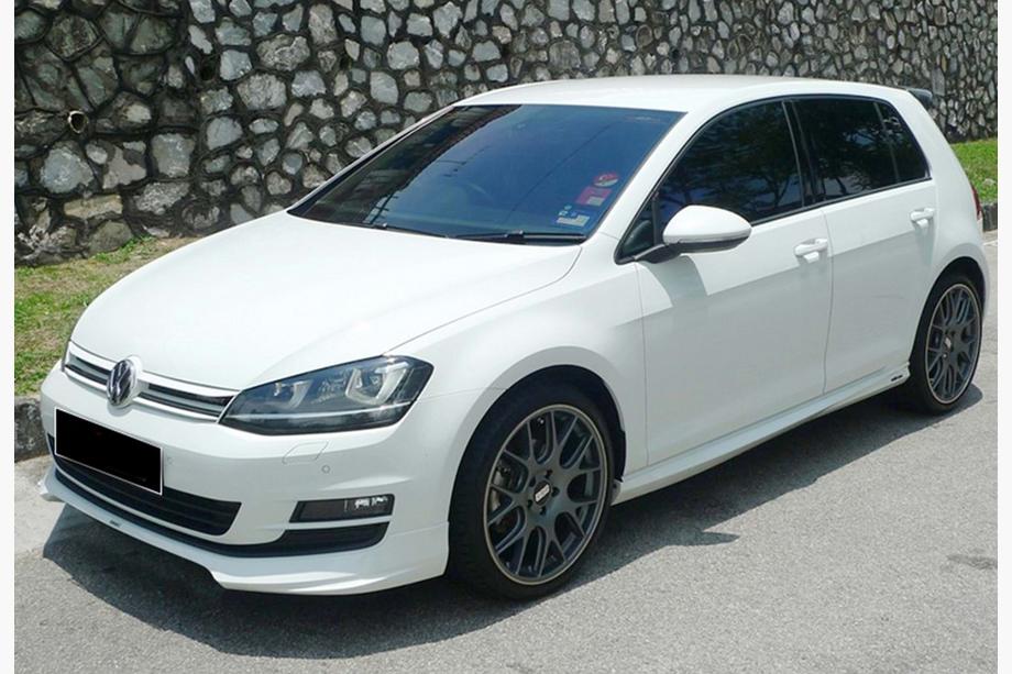 Volkswagen Golf 7/E-Golf 2012-2020 рр. Передня Lip накладка DPT V-5 (під заводський бампер, 2012-2017, чорний глянець) Фото 2