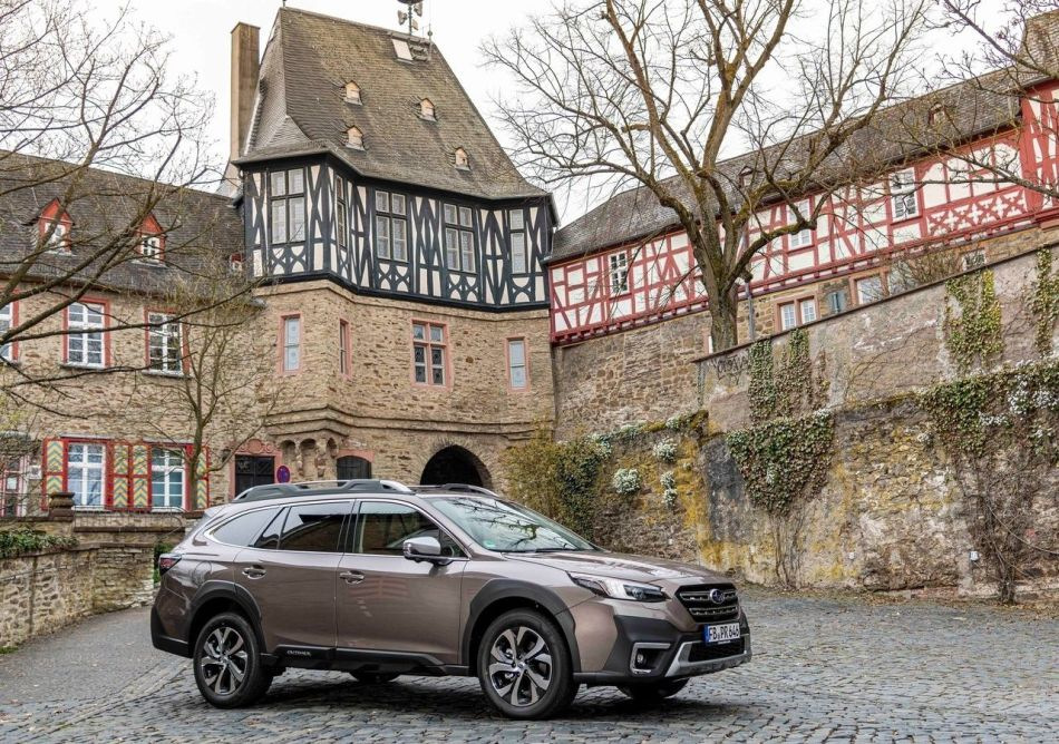 Огляд Subaru Outback: надійний і функціональний кросовер для будь-яких доріг