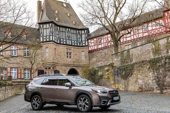 Огляд Subaru Outback: надійний і функціональний кросовер для будь-яких доріг Фото 1