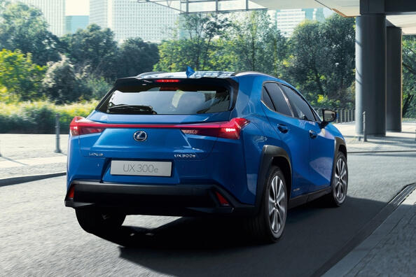 Lexus UX 300e (Лексус UX 300e): огляд, характеристики, запас ходу і батарея Фото 4