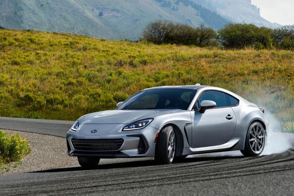 Subaru BRZ II покоління: спортивне купе для справжніх шанувальників Фото 2