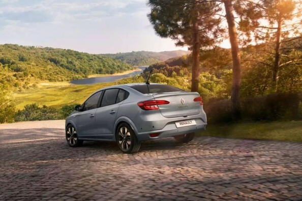 Renault Taliant: огляд компактного бюджетного седана Фото 2