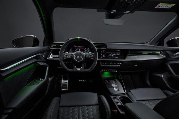Audi RS 3: огляд компактного спорт-седана Фото 6