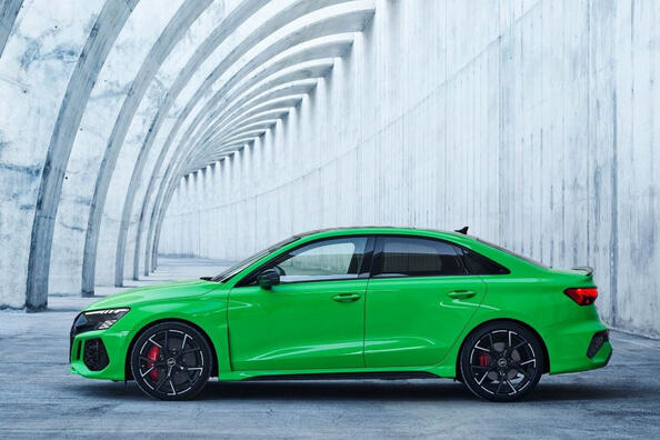 Audi RS 3: огляд компактного спорт-седана Фото 3
