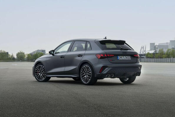Audi S3 Sportback: оновлений спорт-хетч 2024 року Фото 2