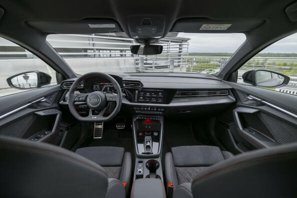 Audi S3 Sportback: оновлений спорт-хетч 2024 року Фото 5
