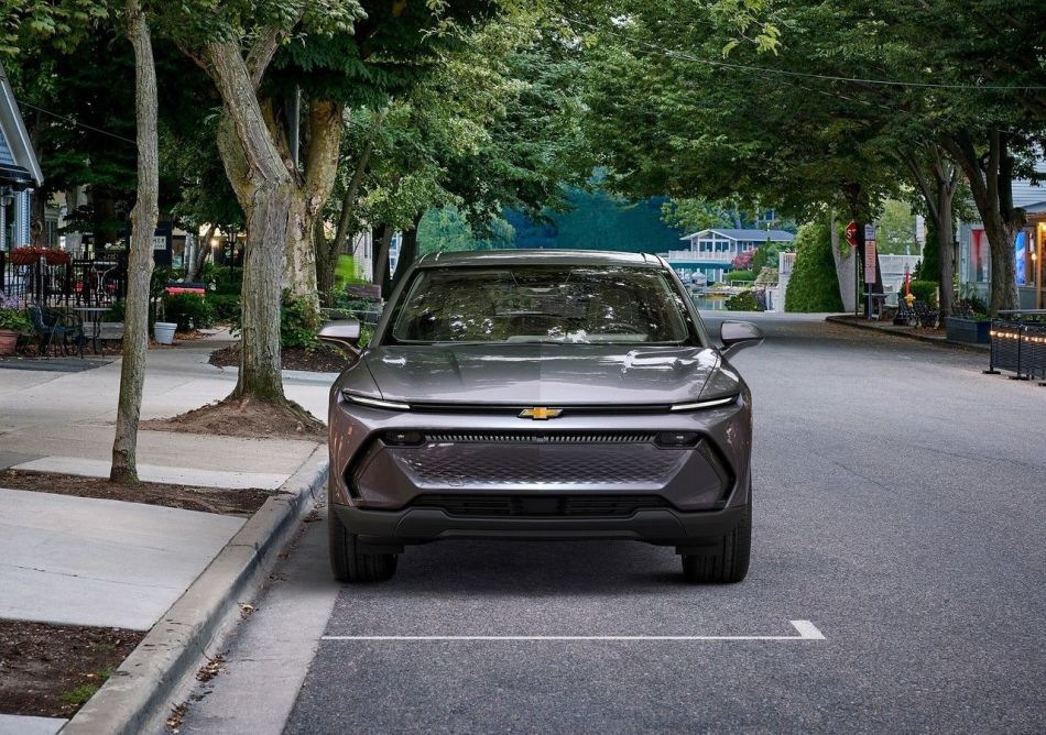 Chevrolet Equinox EV: огляд електричного кросовера