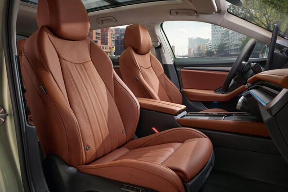 Skoda Superb Combi 2024: огляд універсала бізнес-класу Фото 6