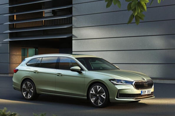 Skoda Superb Combi 2024: огляд універсала бізнес-класу Фото 2