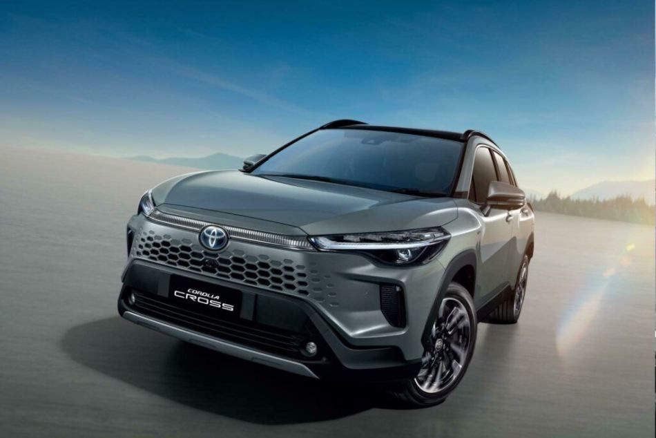 Огляд Toyota Corolla Cross: фейсліфт 2024 року