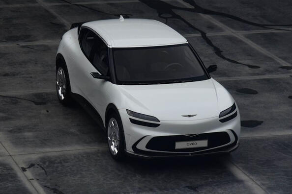 Genesis GV60: огляд електричного кросовера