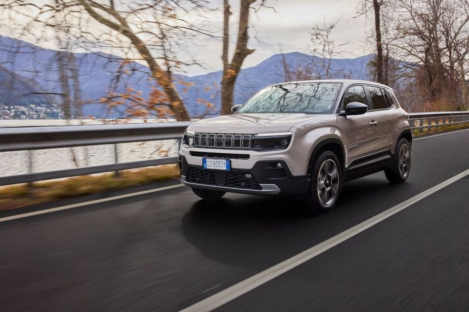 Огляд Jeep Avenger: компактний і стильний підкорювач міста
