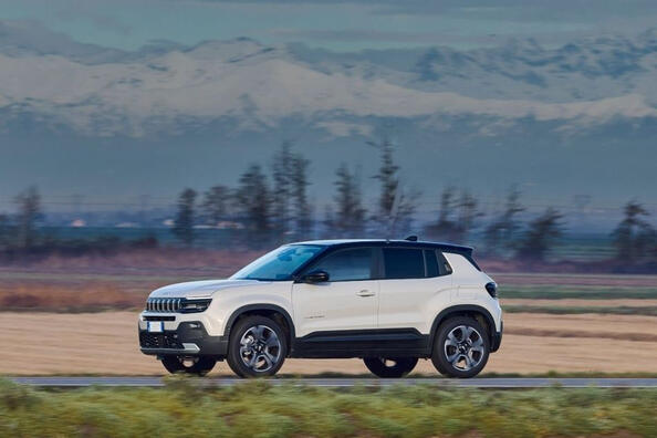 Огляд Jeep Avenger: компактний і стильний підкорювач міста Фото 2