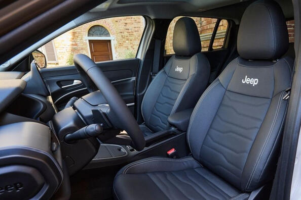 Огляд Jeep Avenger: компактний і стильний підкорювач міста Фото 6