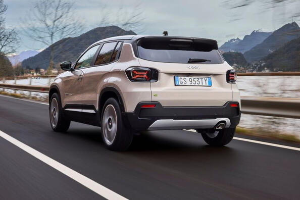 Огляд Jeep Avenger: компактний і стильний підкорювач міста Фото 3